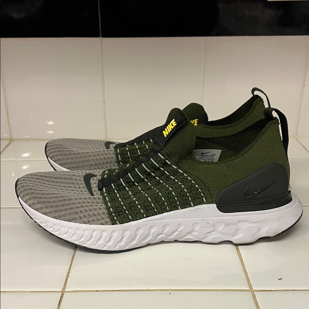 Nike Men's Nike Phantom Run 2